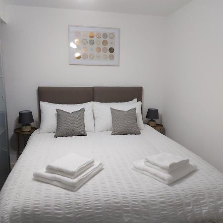 Minworth Lovely 1-Bedroom Condo With Parking On Premises מראה חיצוני תמונה