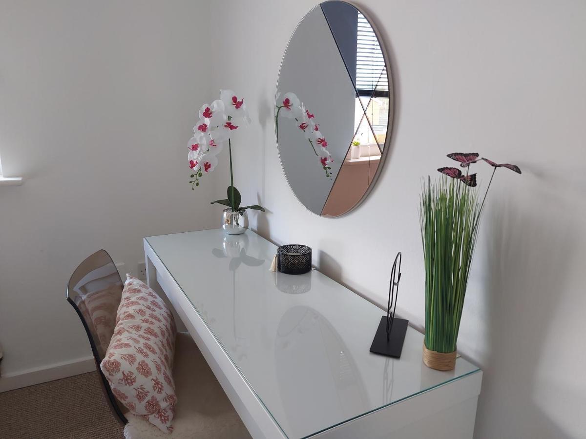 Minworth Lovely 1-Bedroom Condo With Parking On Premises מראה חיצוני תמונה